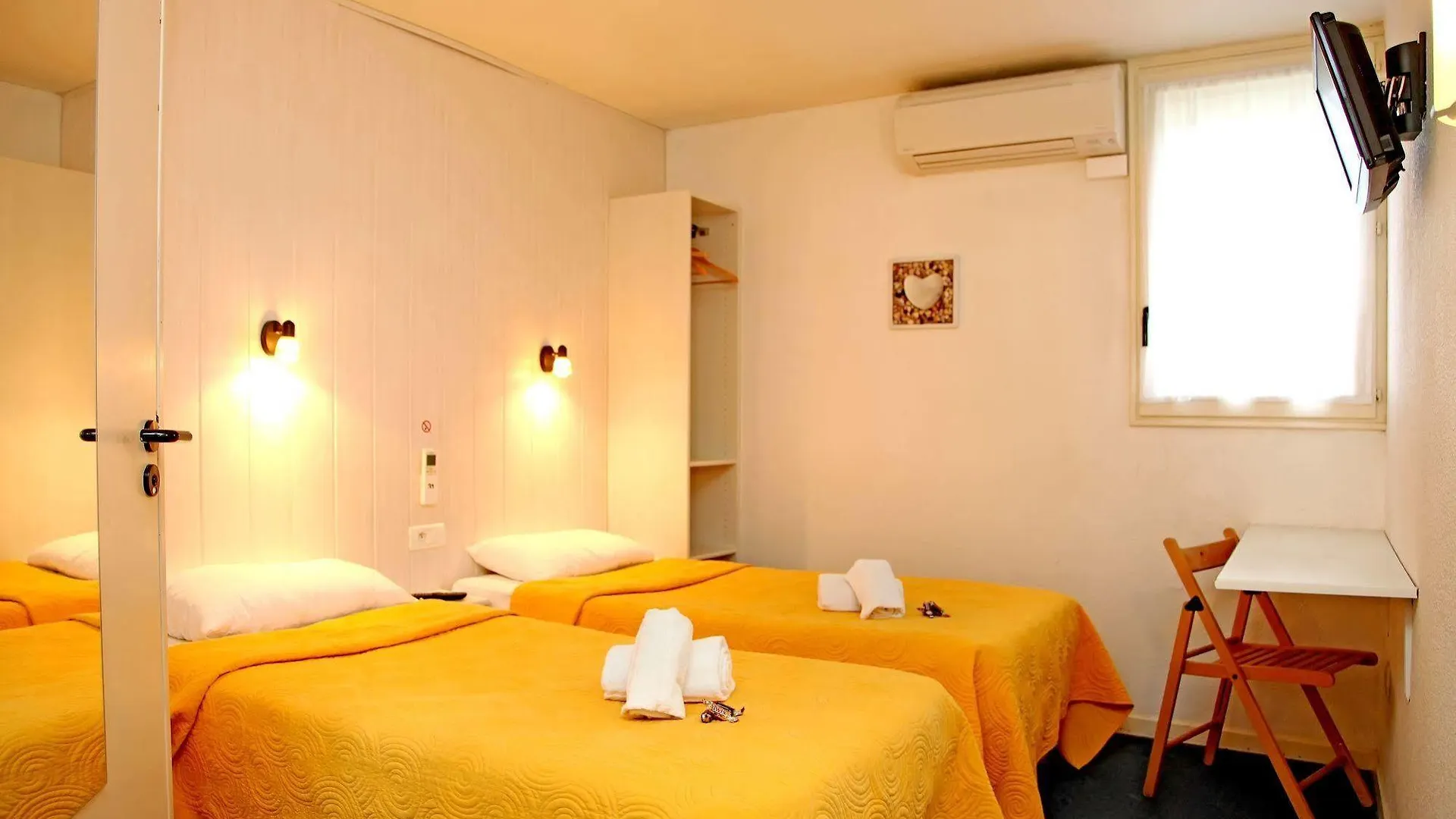 Logis Hotel- Hotel Restaurant Le Rialto Le Sequestre 2*,  Frankrig